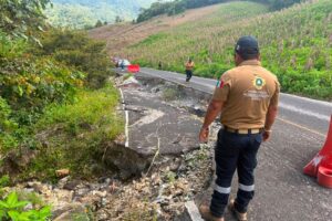 Cierran la carretera estatal Texcapa–Tlapacoya por daños