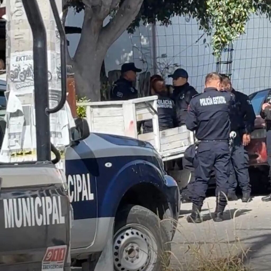 Dejaron el cadáver de un hombre en la batea de camioneta en Tehuacán