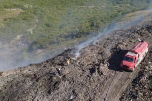 Una semana ha durado el incendio en relleno de Acatlán de Osorio