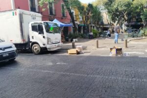Sigue el apartado ilegal y arbitrario de lugares en el Centro Histórico de Puebla capital 