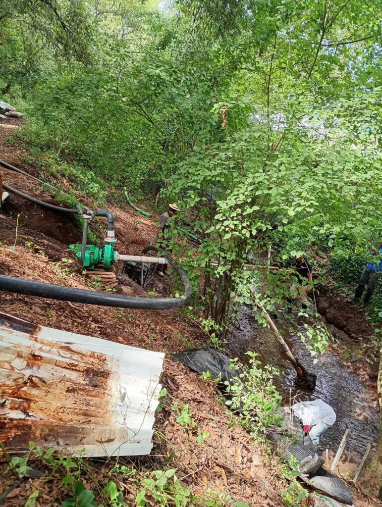 Extracción irregular de agua y contaminación por invernaderos pone en riesgo suministro de más de mil familias en zona limítrofe Puebla-Hidalgo