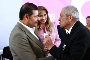 Alejandro Armenta refrendó compromisos con las personas mayores y anunció nueva Casa del Abue en la Angelópolis