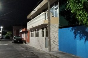 En la colonia Joaquín Colombres vecina se “roba” la banqueta