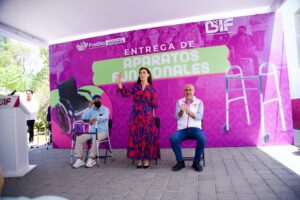 Entregan en Puebla capital aparatos funcionales a personas con discapacidad