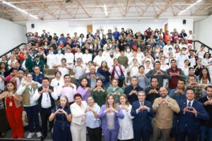 Ceci Arellano realiza donación al Hospital de la Niñez