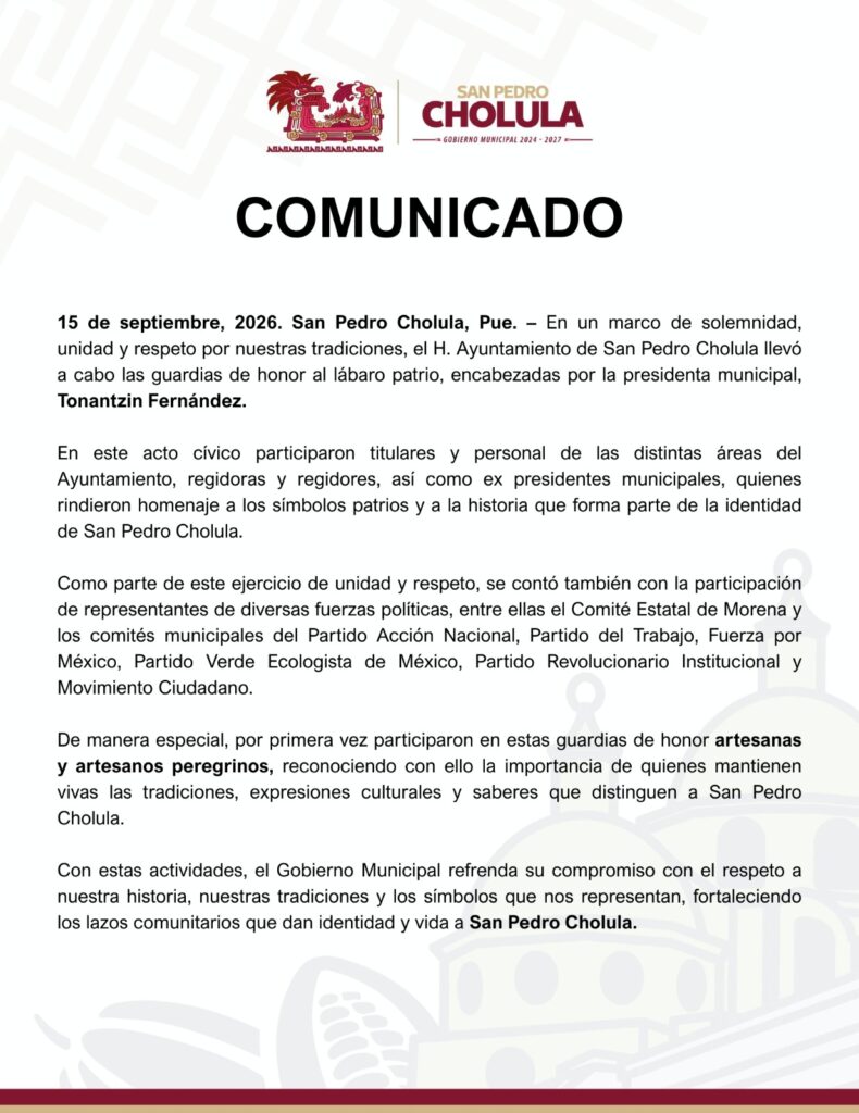 Funcionarios municipales y regidores hacen honores a la bandera en San Pedro Cholula