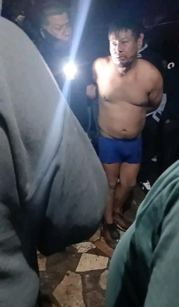 Detienen y desnudan a presunto ladrón en Acajete