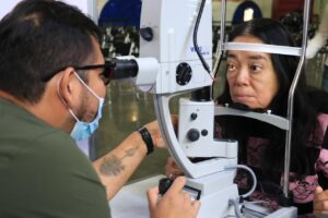 Mil cirugías gratuitas de cataratas y pterigión para poblanos vulnerables: DIF y gobierno estatal