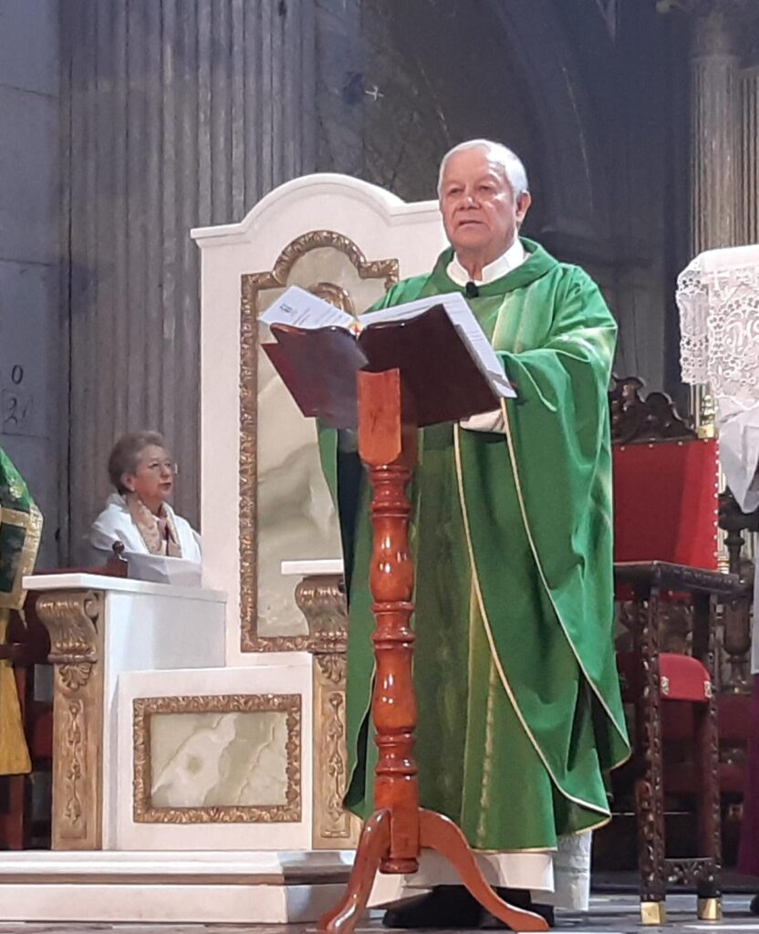 Víctor Sánchez pide por víctimas de violencia durante celebración en Catedral de Puebla