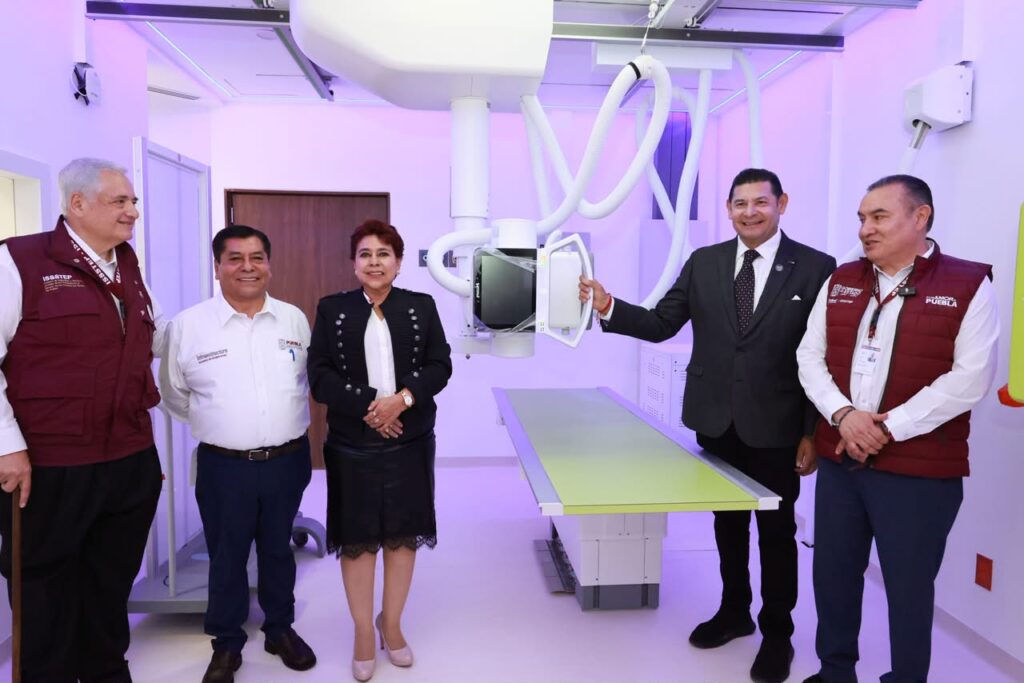 Alejandro Armenta entregó inversión histórica en el ISSSTEP