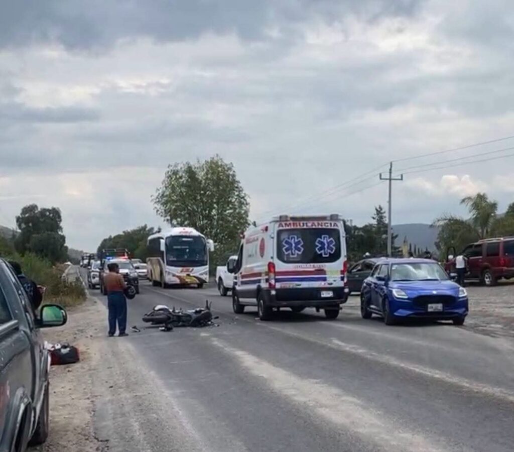 Fotonota: Pareja de motociclistas herida en la federal Tehuacán-Orizaba