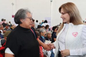 Entregan lentes y dispositivos auditivos a más de 2 mil 600 personas vulnerables en el estado