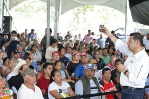 Armenta entregó 2 mil 80 apoyos a familias productoras de Pantepec